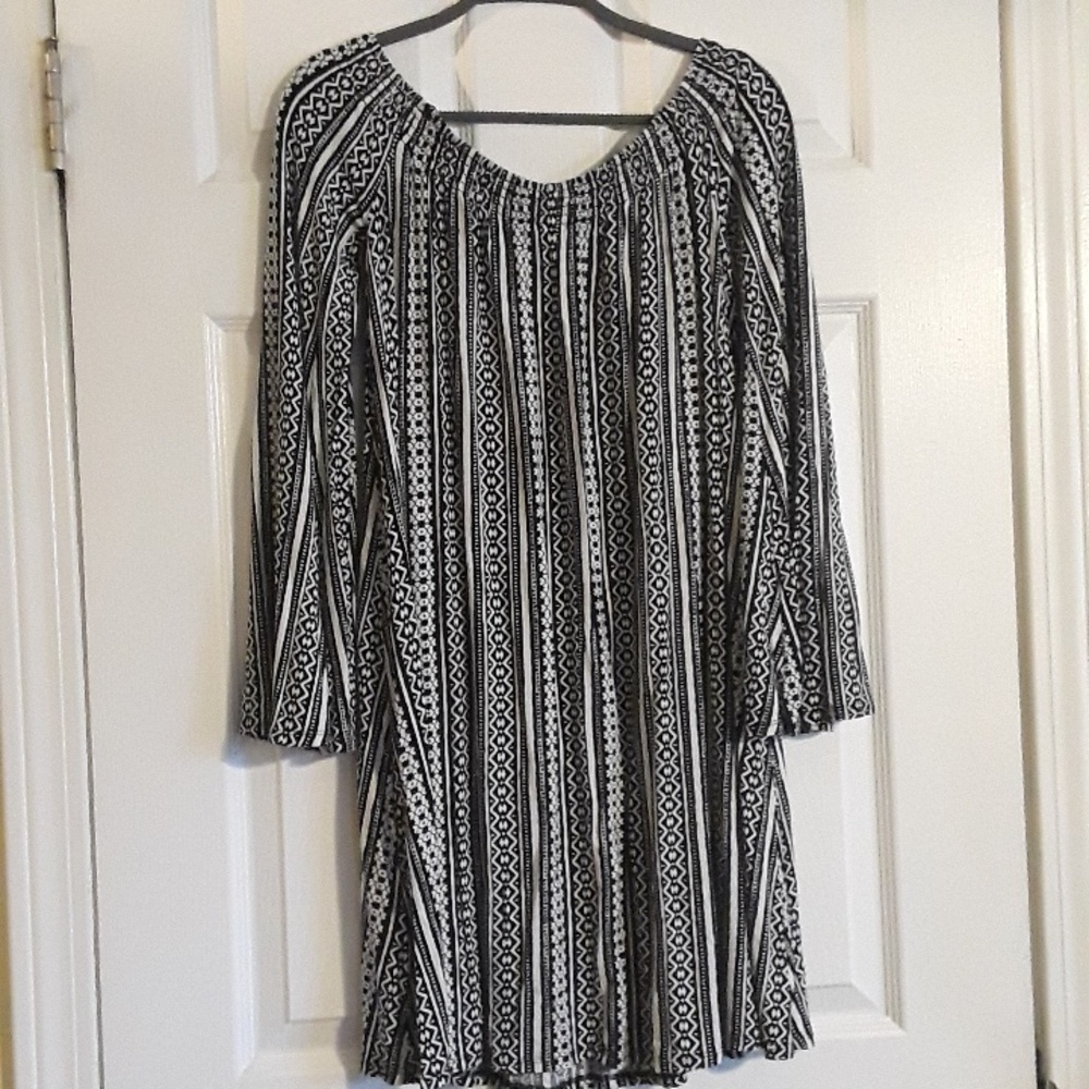 Express Black and White Abstract Stripe Print Long-Sleeve A-line Flowy Dress